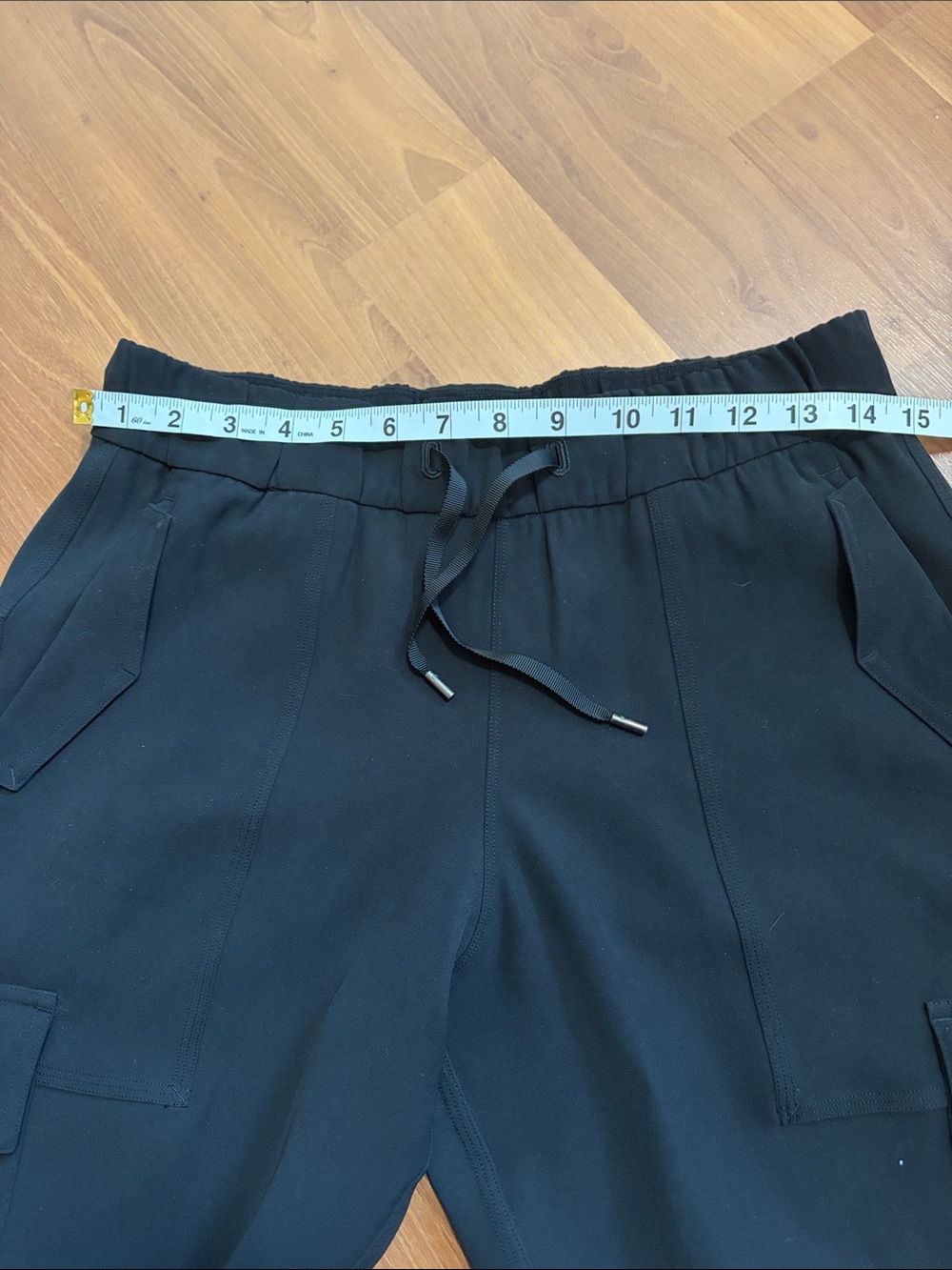 Lululemon Keep Moving High-Rise Cargo Pants Black Size 6 Straight Leg Travel - Picture 5 of 9